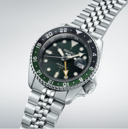 Gent's Stainless Steel Seiko 5 Divers Watch New SSK035